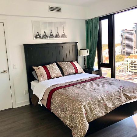 2 Bedroom Plus Den Condo Торонто Экстерьер фото