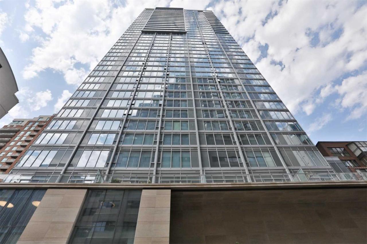 2 Bedroom Plus Den Condo Торонто Экстерьер фото