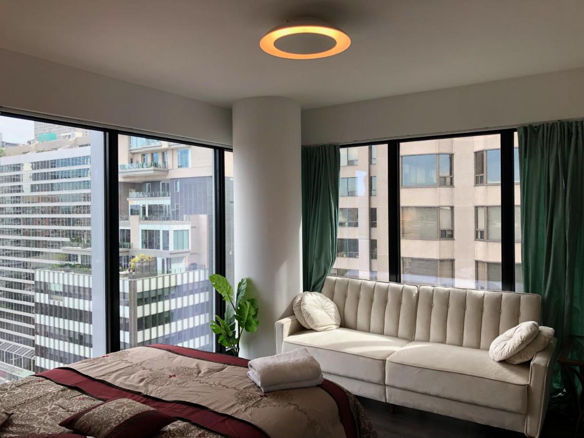 2 Bedroom Plus Den Condo Торонто Экстерьер фото