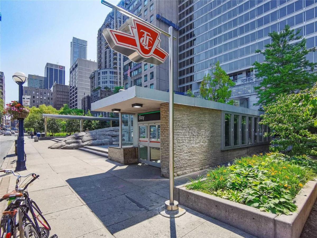 2 Bedroom Plus Den Condo Торонто Экстерьер фото