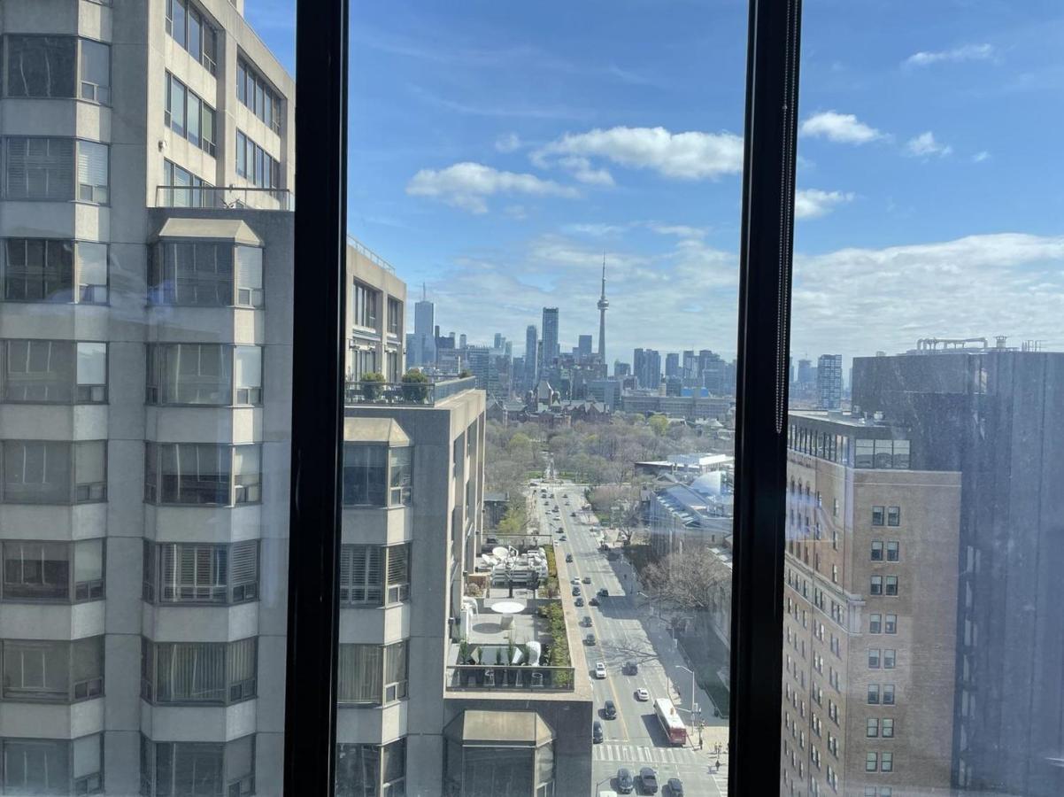 2 Bedroom Plus Den Condo Торонто Экстерьер фото