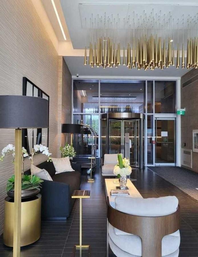 2 Bedroom Plus Den Condo Торонто Экстерьер фото
